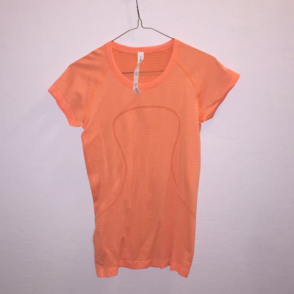 Brand new never worn lululemon T-shirt